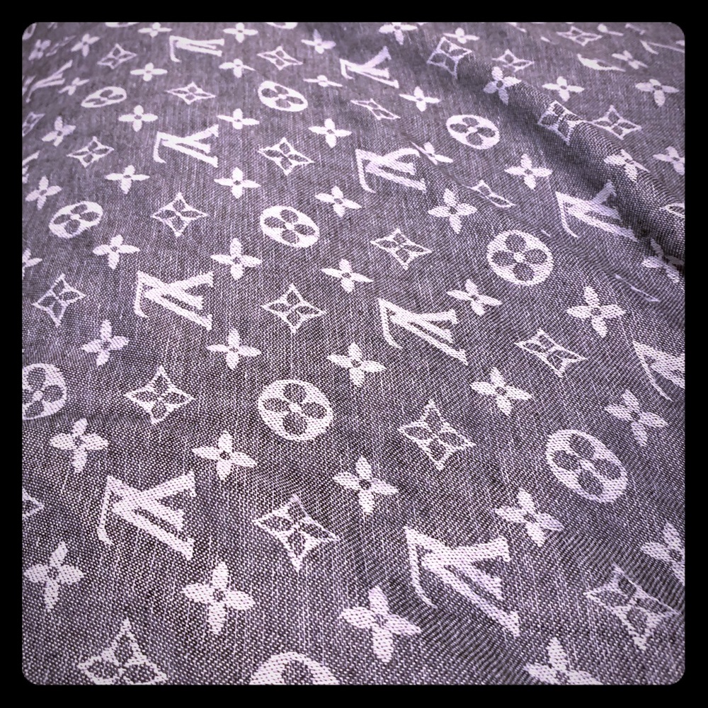 Brand new original Louis Vuitton scarf .
